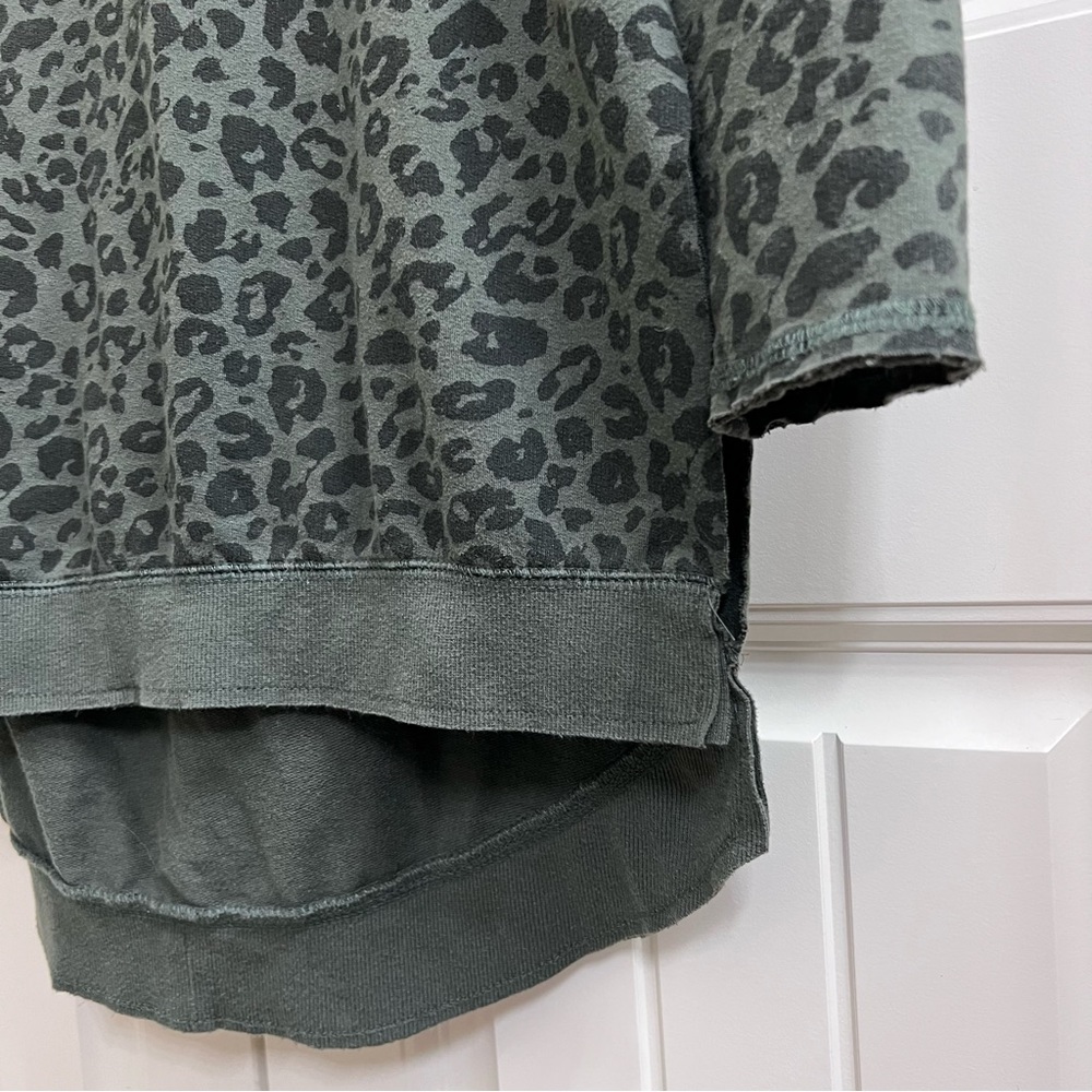 Z Supply Womens Weekender Pullover Leopard Print in Green/Black, Size XS - Picture 4 of 10